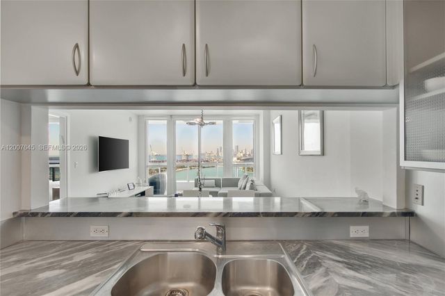 540 W Ave 2112 2112, Miami Beach, FL 33139