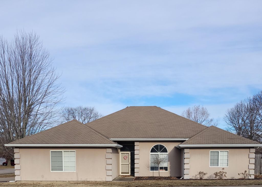 4504 ROYAL LYTHAM DR, Columbia, MO 65203