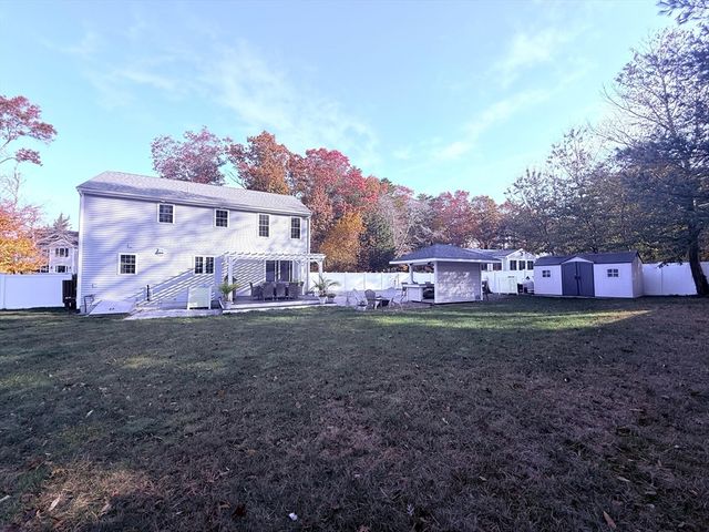 7 Park Ave, Plymouth, MA 02360