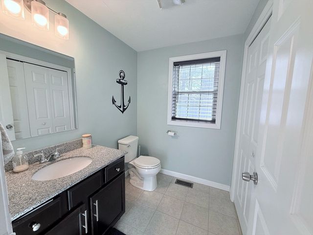 7 Park Ave, Plymouth, MA 02360