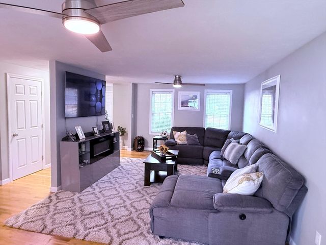 7 Park Ave, Plymouth, MA 02360