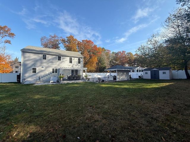 7 Park Ave, Plymouth, MA 02360