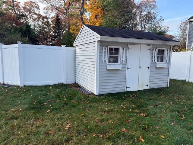 7 Park Ave, Plymouth, MA 02360