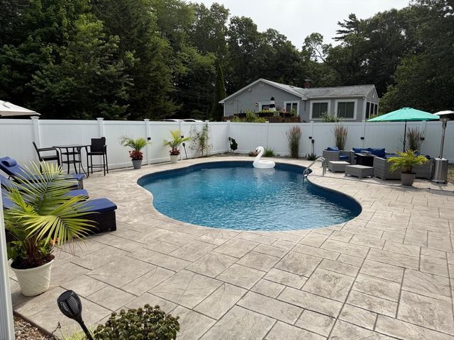 7 Park Ave, Plymouth, MA 02360