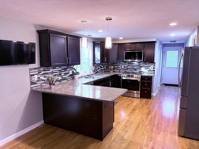 7 Park Ave, Plymouth, MA 02360