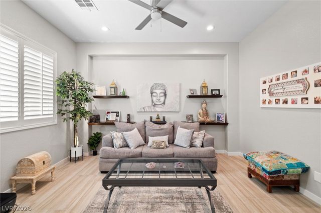 327 Quiet Harbor Drive, Henderson, NV 89052