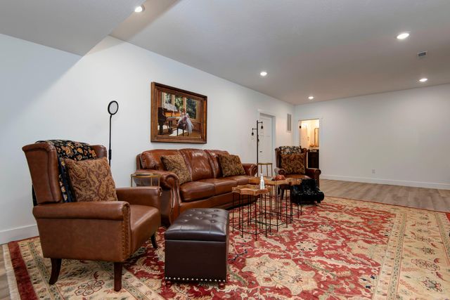 1837 E Cobblestone Drive, Ozark, MO 65721