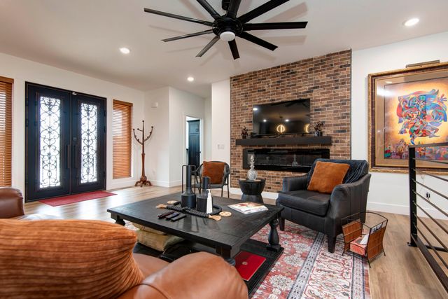 1837 E Cobblestone Drive, Ozark, MO 65721
