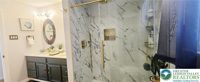 525 Black Oak Drive, Pocono Twp, PA 18372