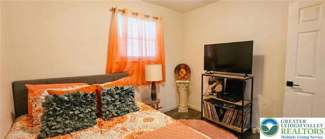 525 Black Oak Drive, Pocono Twp, PA 18372