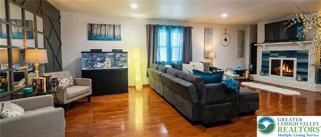 525 Black Oak Drive, Pocono Twp, PA 18372