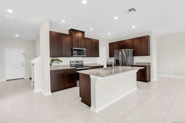 547 DEER CREST DR, New Braunfels, TX 78130