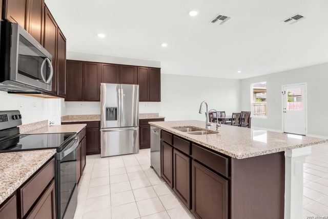 547 DEER CREST DR, New Braunfels, TX 78130