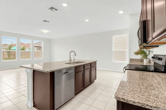 547 DEER CREST DR, New Braunfels, TX 78130