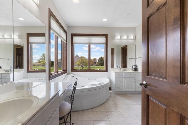 W7415 RIDGETOP DRIVE, Neenah, WI 54956