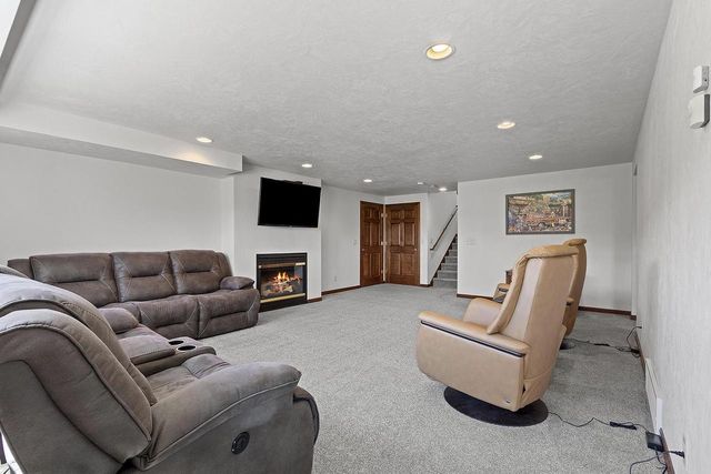 W7415 RIDGETOP DRIVE, Neenah, WI 54956