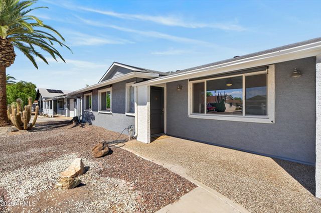 10128 W PINEHURST Drive, Sun City, AZ 85351