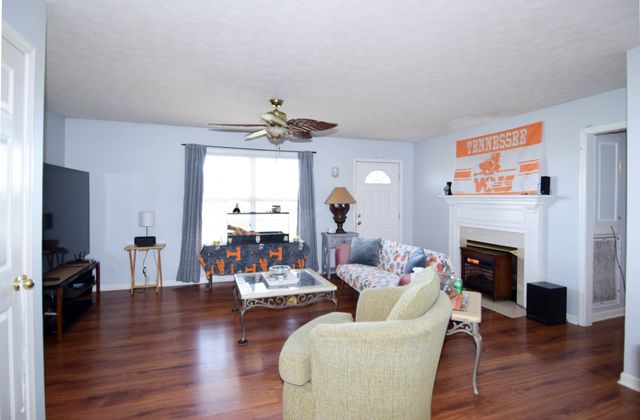 100 Megann Dr, Portland, TN 37148