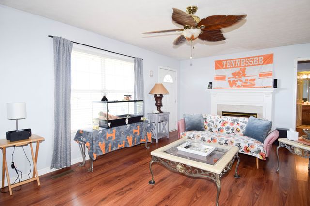 100 Megann Dr, Portland, TN 37148