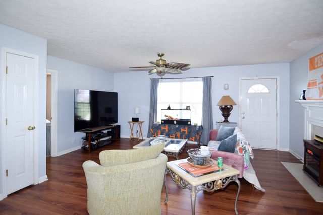 100 Megann Dr, Portland, TN 37148