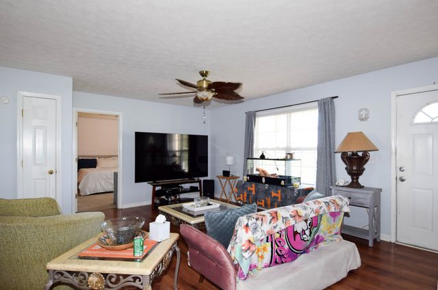 100 Megann Dr, Portland, TN 37148