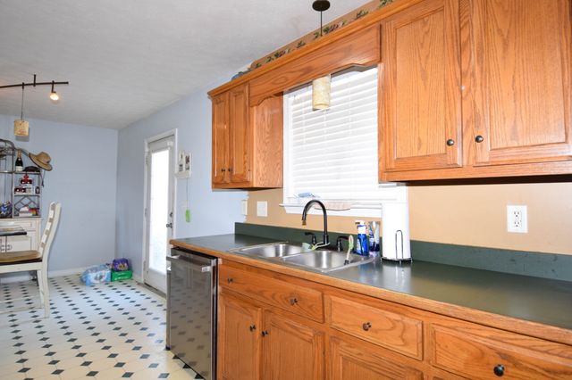 100 Megann Dr, Portland, TN 37148