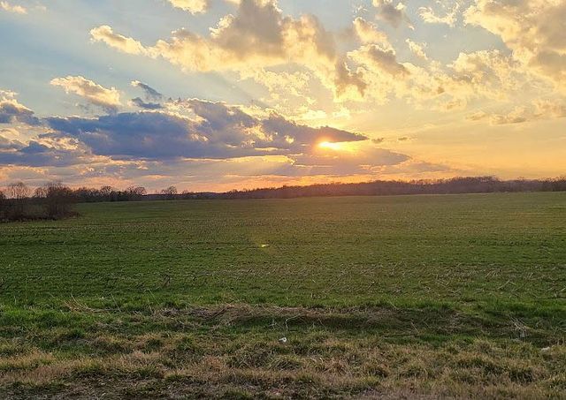 100 Megann Dr, Portland, TN 37148