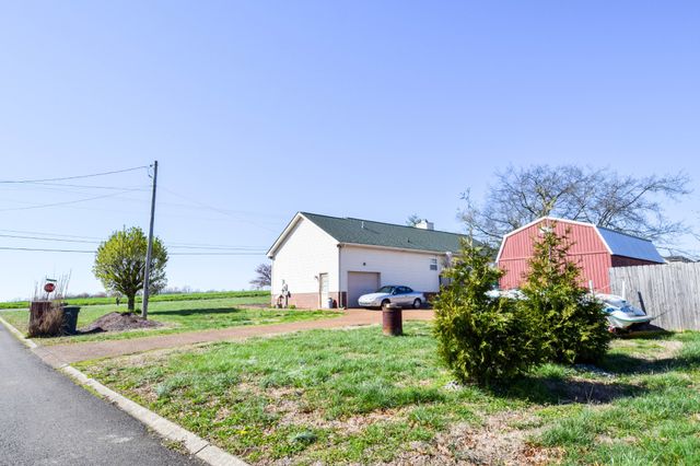 100 Megann Dr, Portland, TN 37148