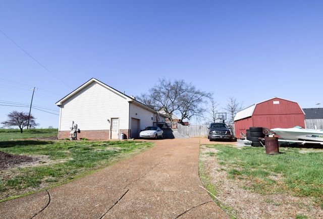 100 Megann Dr, Portland, TN 37148