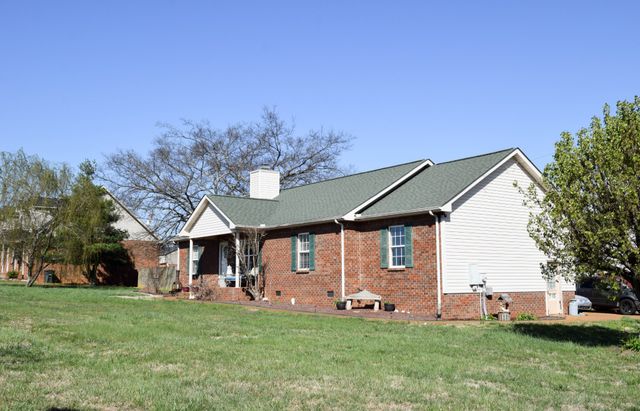 100 Megann Dr, Portland, TN 37148