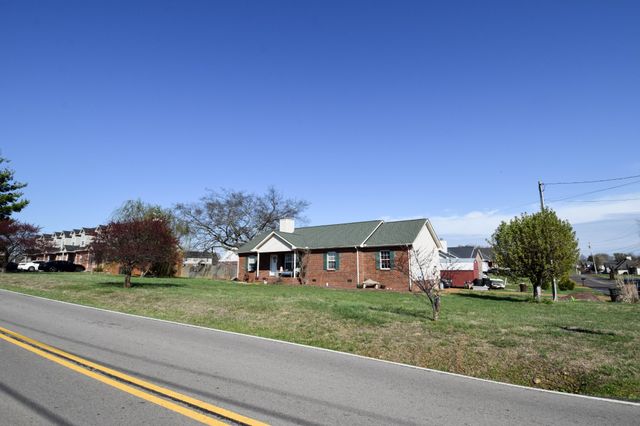 100 Megann Dr, Portland, TN 37148