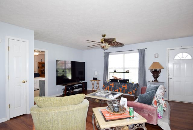 100 Megann Dr, Portland, TN 37148