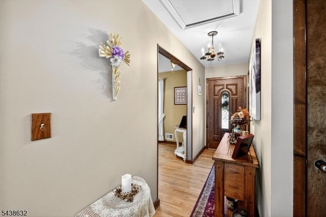 115 Fairview Dr, Branchburg Twp., NJ 08853