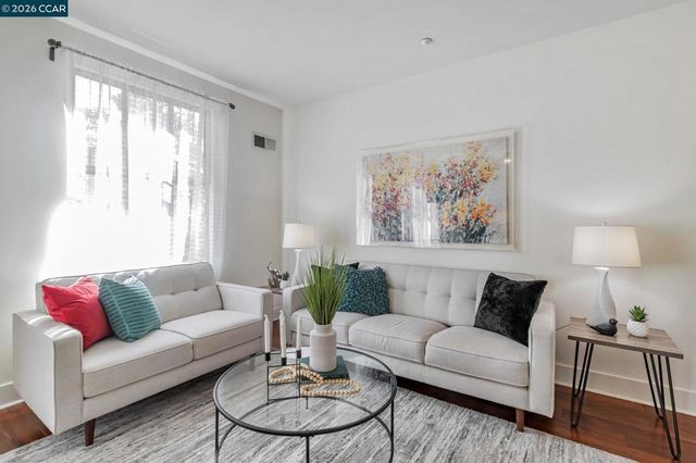 4395 Piedmont Ave P208, Oakland, CA 94611