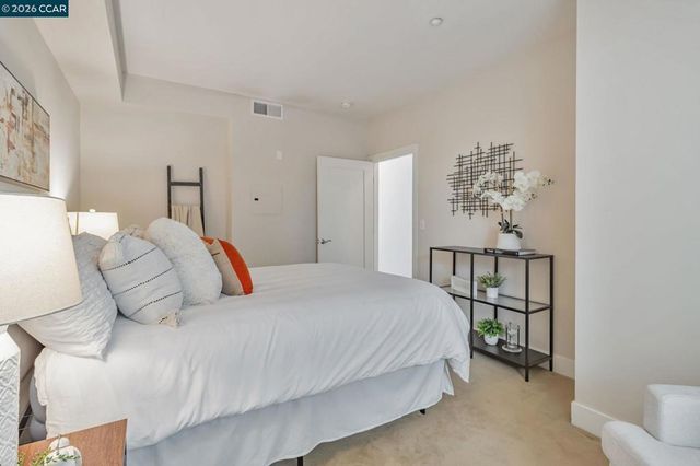 4395 Piedmont Ave P208, Oakland, CA 94611