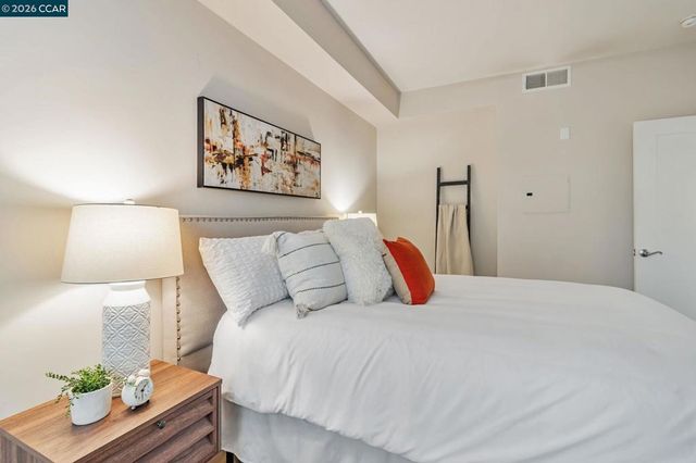 4395 Piedmont Ave P208, Oakland, CA 94611