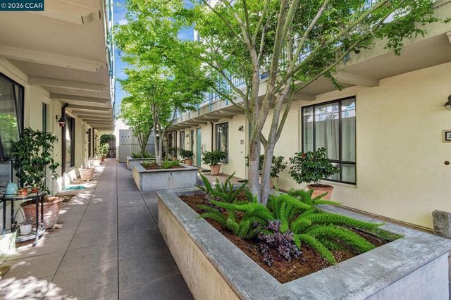 4395 Piedmont Ave P208, Oakland, CA 94611