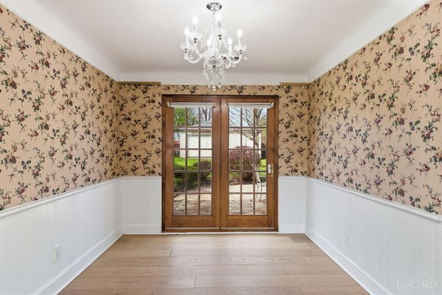 867 E Columbia Avenue, Reading, OH 45215