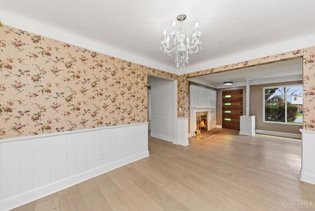 867 E Columbia Avenue, Reading, OH 45215