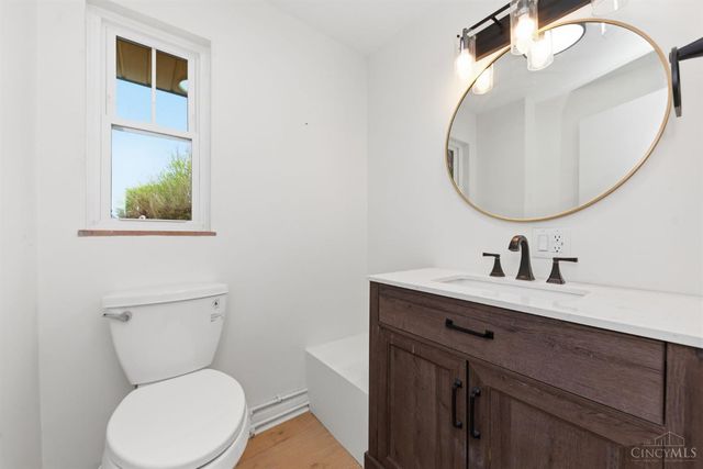 867 E Columbia Avenue, Reading, OH 45215