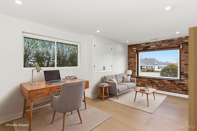 867 E Columbia Avenue, Reading, OH 45215