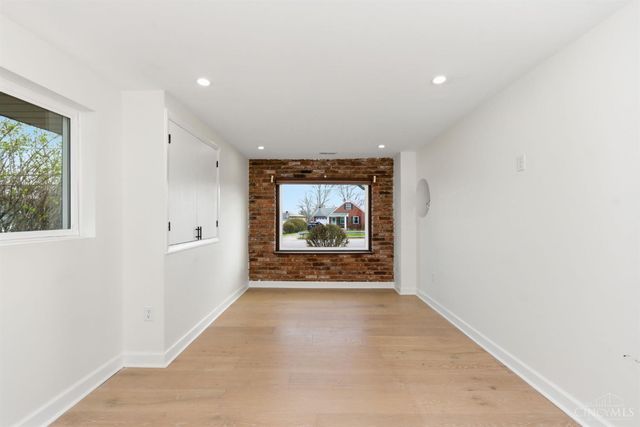 867 E Columbia Avenue, Reading, OH 45215