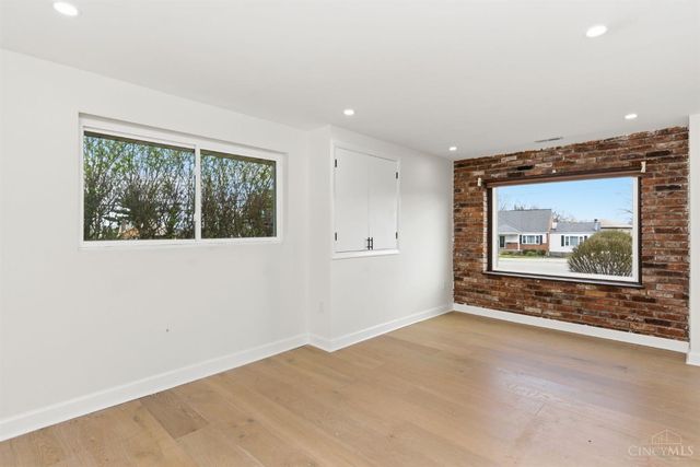 867 E Columbia Avenue, Reading, OH 45215