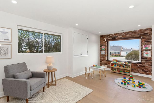 867 E Columbia Avenue, Reading, OH 45215