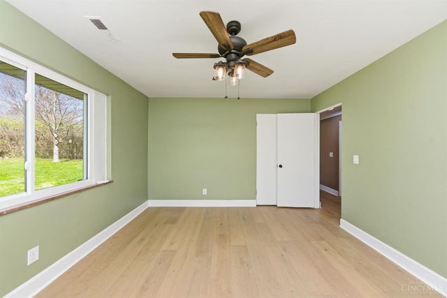 867 E Columbia Avenue, Reading, OH 45215