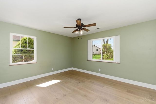 867 E Columbia Avenue, Reading, OH 45215