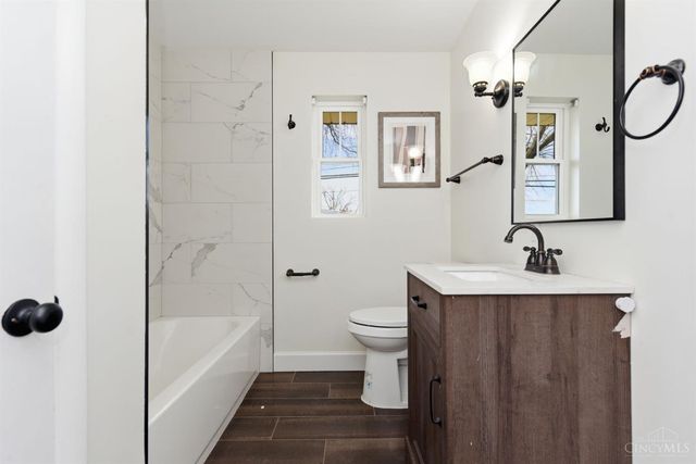 867 E Columbia Avenue, Reading, OH 45215