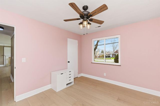 867 E Columbia Avenue, Reading, OH 45215