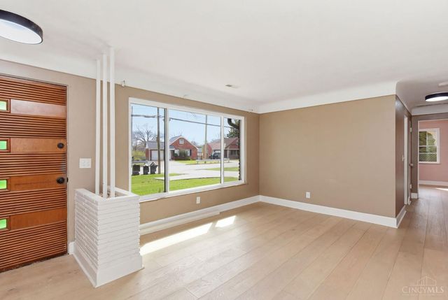 867 E Columbia Avenue, Reading, OH 45215