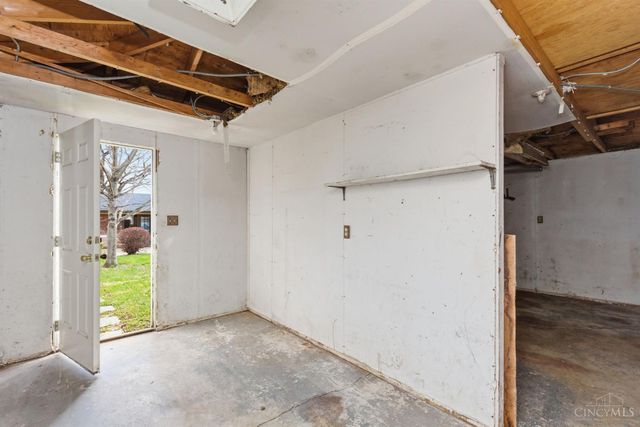 867 E Columbia Avenue, Reading, OH 45215